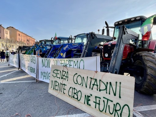 Dopo Bruxelles e Roma la protesta dei trattori potrebbe arrivare anche a Sanremo Dopo Bruxelles e Roma la protesta dei trattori potrebbe arrivare anche a Sanremo