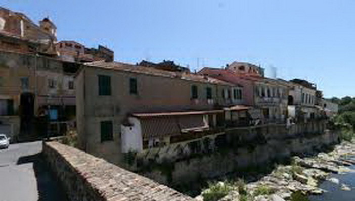 Coronavirus, il parroco di Pontedassio lancia un flash mob: "Tutti da poggioli e barcui facciamo cantare l'entroterra" Coronavirus, il parroco di Pontedassio lancia un flash mob: "Tutti da poggioli e barcui facciamo cantare l'entroterra"