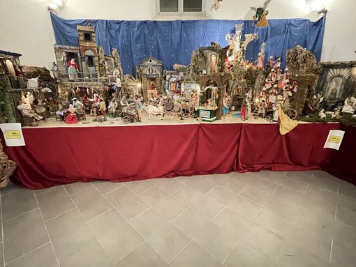 Taggia, all'ex Convento dei Domenicani la magia un vero presepe napoletano grazie a Francesco Sacco (foto e video) Taggia, all'ex Convento dei Domenicani la magia un vero presepe napoletano grazie a Francesco Sacco (foto e video)