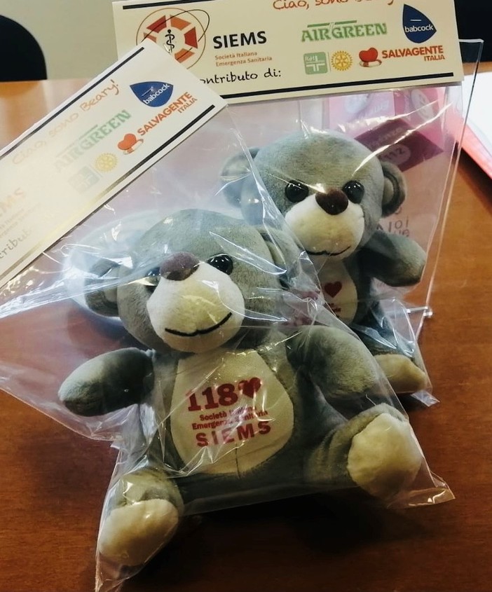 Sanità, sulle ambulanze e gli elicotteri della Liguria arriva 'Beary': l'orsacchiotto per i bambini soccorsi in codice giallo e rosso