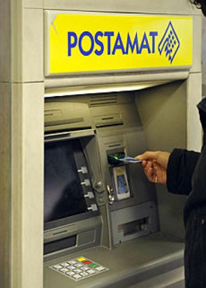 Imperia: ruba il bancomat del nonno e preleva 4mila euro in un mese, denunciata dai CC Imperia: ruba il bancomat del nonno e preleva 4mila euro in un mese, denunciata dai CC