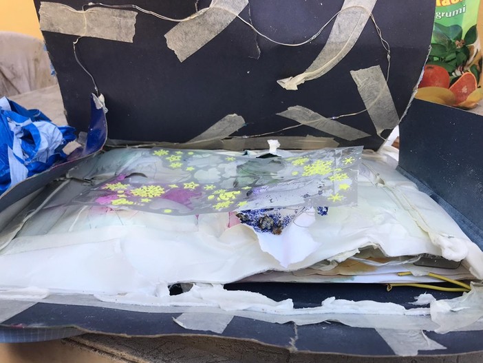 Finto pacco bomba inviato da una libreria di Imperia. Tra i destinatari un'altra casa editrice, a Bologna