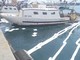 Imperia: peschereccio perde carburante in mare al porto di Oneglia, immediato l'intervento della Capitaneria di Porto (foto)