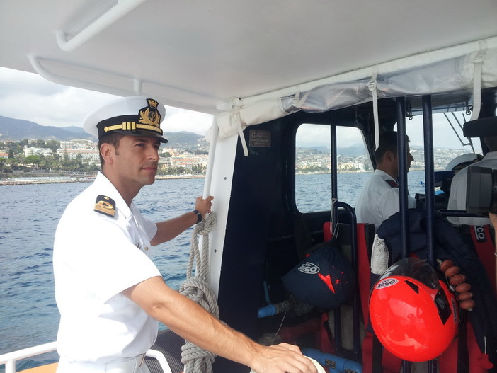 Il Comandante Pierpaolo Danieli in perlustrazione a bordo della motovedetta Il Comandante Pierpaolo Danieli in perlustrazione a bordo della motovedetta