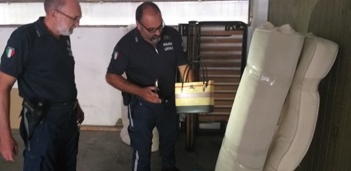 Diano Marina: diminuiscono i venditori abusivi sulle spiagge "Il lavoro di contrasto svolto da anni comincia a dare i suoi frutti"