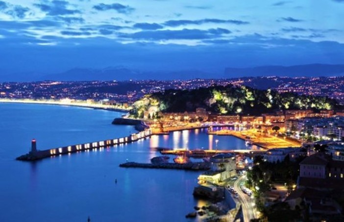 Montecarlo: mare grosso e 800 crocieristi costretti a terra, unica soluzione dormire allo stadio 'Louis II'