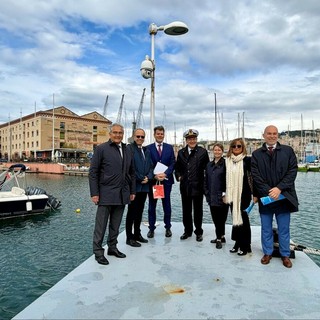 Dal porto di Genova prende il via la tappa ligure di «In Cammino con la Svizzera». © DFAE Dal porto di Genova prende il via la tappa ligure di «In Cammino con la Svizzera». © DFAE