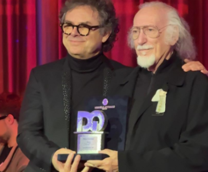Sanremo, grande emozione per la premiazione a Piero Cassano, storico fondatore dei Matia Bazar Sanremo, grande emozione per la premiazione a Piero Cassano, storico fondatore dei Matia Bazar