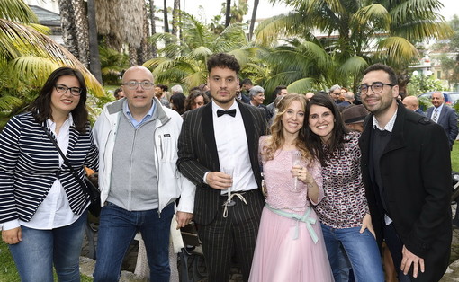 Oggi giornata speciale per la nostra redazione: sono convolati a nozze Pietro Zampedroni e Serena Signorelli (foto) Oggi giornata speciale per la nostra redazione: sono convolati a nozze Pietro Zampedroni e Serena Signorelli (foto)
