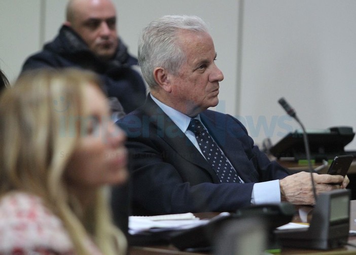 Processo Breakfast: Il destino processuale di Claudio Scajola potrebbe dividersi da quello di Chiara Rizzo Processo Breakfast: Il destino processuale di Claudio Scajola potrebbe dividersi da quello di Chiara Rizzo