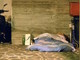 Sanremo: degrado davanti alla stazione, il mite inverno assicura un posto caldo in strada alla sempre più numerosa popolazione dei questuanti Sanremo: degrado davanti alla stazione, il mite inverno assicura un posto caldo in strada alla sempre più numerosa popolazione dei questuanti