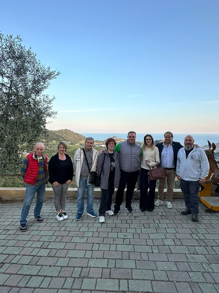 Elezioni Sanremo: il candidato Gianni Rolando in visita al canile Pluto's Residence