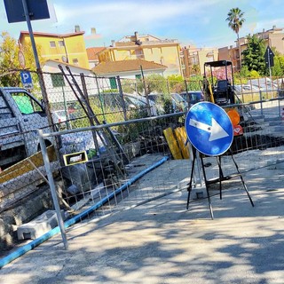 Diano Marina, ennesima rottura dell'acquedotto: dalle 21.30 sospesa l'erogazione in tutto il Golfo dianese (foto)