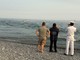 Ventimiglia: ritrovato il cadavere del giovane migrante caduto in mare, i sommozzatori stanno recuperando il corpo Ventimiglia: ritrovato il cadavere del giovane migrante caduto in mare, i sommozzatori stanno recuperando il corpo