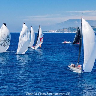Il mare di Sanremo dipinto dalle vele dei CAPE31: grande evento ospitato dallo Yacht Club (foto) Il mare di Sanremo dipinto dalle vele dei CAPE31: grande evento ospitato dallo Yacht Club (foto)