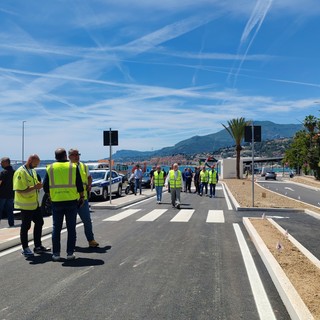 Balzi Rossi, riaperta a doppio senso la Statale: lavori conclusi in anticipo e viabilità finalmente ripristinata