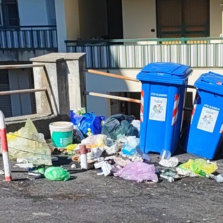 Sanremo, rifiuti abbandonati e sporcizia in corso Inglesi: la segnalazione