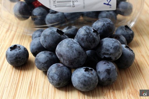 Mercoledì Veg: oggi cuciniamo la deliziosa ricetta del riso nero agli asparagi e mirtilli