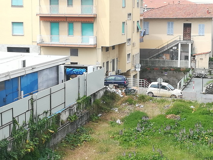 Bordighera: situazione di degrado in via Eucaliptus, la segnalazione con foto di un residente