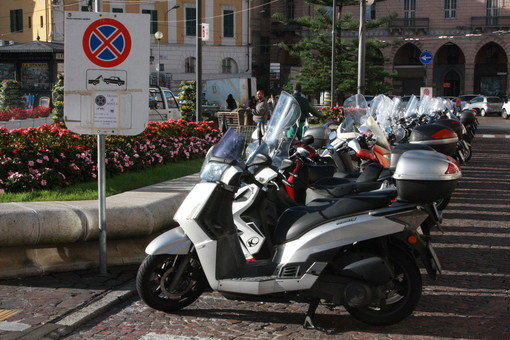 Sanremo: via ai lavori in piazza Colombo, fioccano le multe per i motorini. Nessuno ha rispettato il divieto