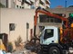 Imperia, rimozione del cumulo di rifiuti alle 'case parcheggio' in via Airenti (Foto)