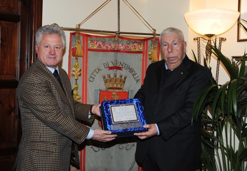 Ventimiglia: riconoscimento ai titolari del negozio Marchetti per i 100 anni di attività