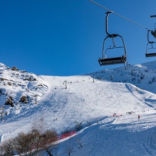 Limone Piemonte e la sua Riserva Bianca vi aspettano negli 80 km di piste. Scoprite la tariffa giornaliera e plurigiornaliera