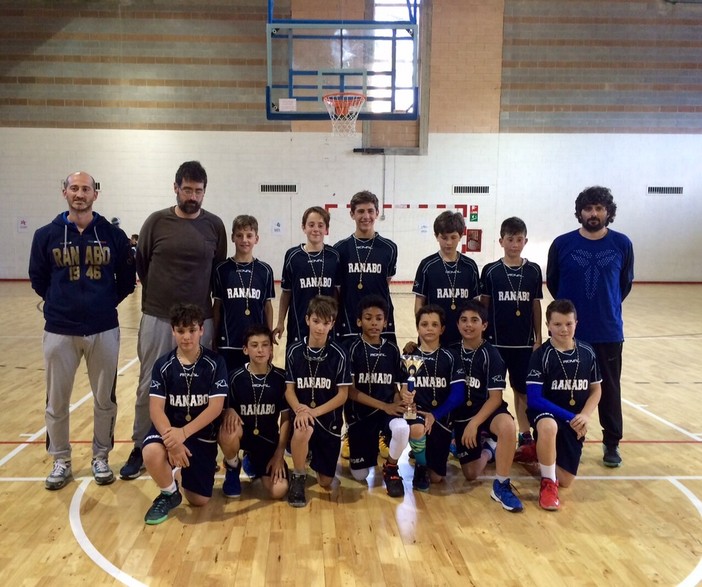 Pallacanestro: gli Esordienti Blu della Ranabo 1946 sono campioni provinciali Pallacanestro: gli Esordienti Blu della Ranabo 1946 sono campioni provinciali