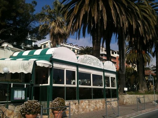 Nuovo look per il Ristorante Tavola Calda 'Tre Pini' di Sanremo, un'accogliente struttura a due passi dal mare Nuovo look per il Ristorante Tavola Calda 'Tre Pini' di Sanremo, un'accogliente struttura a due passi dal mare