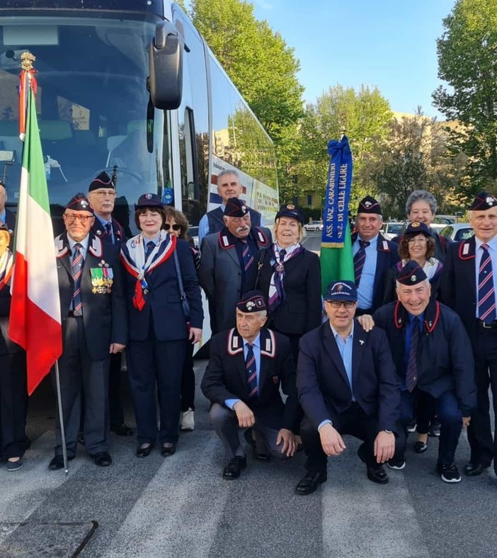 Delegazione proveniente dalla Liguria ad Ostia al 25° raduno dell'Associazione Nazionale Carabinieri (foto) Delegazione proveniente dalla Liguria ad Ostia al 25° raduno dell'Associazione Nazionale Carabinieri (foto)