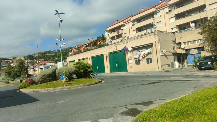 Imperia, cade dalla bici con la mamma: bimbo di 5 anni in ospedale Imperia, cade dalla bici con la mamma: bimbo di 5 anni in ospedale