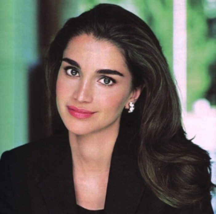 Al Festival 2010 Rania di Giordania e la Cuccarini 'nuda' Al Festival 2010 Rania di Giordania e la Cuccarini 'nuda'