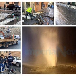 Imperia: operai al lavoro per riparare la perdita del tubo della scorsa notte, disagi per tutta la mattinata (foto e video)