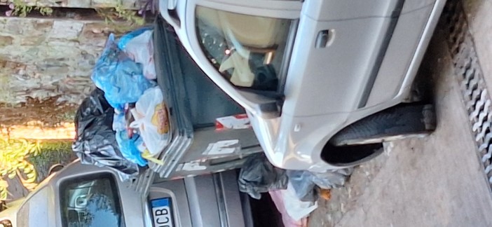 Sanremo, rifiuti conferiti in modo improprio alla Pigna: “Ecco come si comportano alcuni residenti”