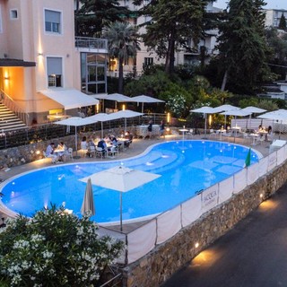“Acqua Sanremo” ristorante di pesce a bordo piscina, aperto a clientela esterna