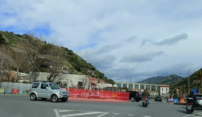 Fontana alla rotonda di Vallecrosia, Perri: "Non un semplice 'abbellimento' ma un intervento strutturale e definitivo"