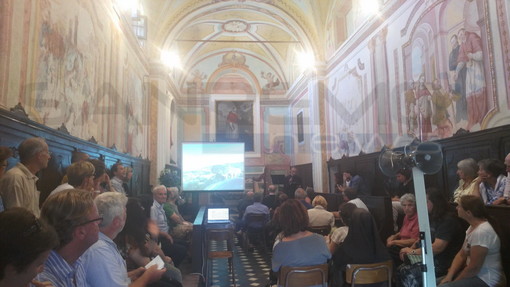 Dolcedo: presentato questo pomeriggio il restauro degli interni dell'oratorio di San Carlo Borromeo Dolcedo: presentato questo pomeriggio il restauro degli interni dell'oratorio di San Carlo Borromeo