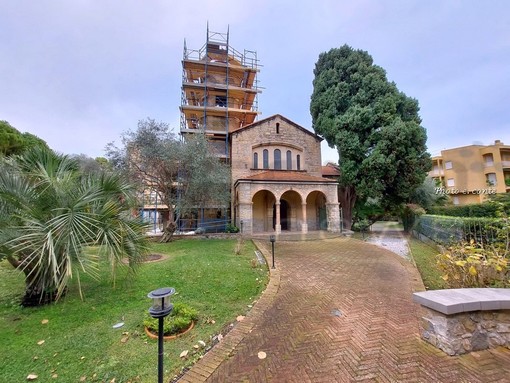 Bordighera: una mostra e un libro per raccontare il pregio e la storia della ex Chiesa Anglicana Bordighera: una mostra e un libro per raccontare il pregio e la storia della ex Chiesa Anglicana