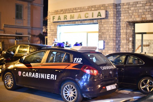 Sanremo, "metti subito l'incasso qua dentro": uomo rapina la farmacia in via Dante Alighieri (foto) Sanremo, "metti subito l'incasso qua dentro": uomo rapina la farmacia in via Dante Alighieri (foto)