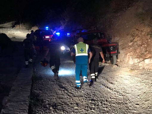 Ventimiglia: cade sulla scogliera ai Balzi Rossi, mobilitazione di soccorsi per un uomo Ventimiglia: cade sulla scogliera ai Balzi Rossi, mobilitazione di soccorsi per un uomo