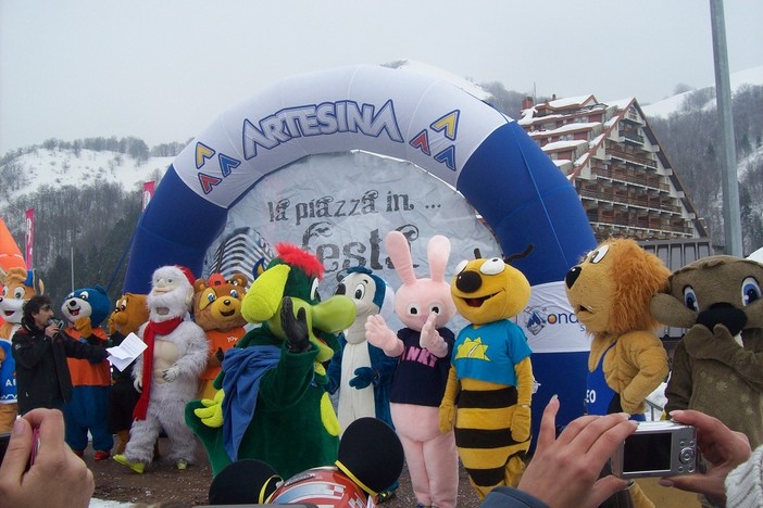 Mondolé Ski: grande successo per la Sunset Running Race e per il raduno nazionale della Mascotte Mondolé Ski: grande successo per la Sunset Running Race e per il raduno nazionale della Mascotte