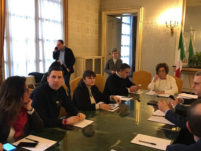 Coronavirus: riunione in Prefettura a Genova, Toti "Nessun caso in Liguria ma solo isolamenti volontari" (Video) Coronavirus: riunione in Prefettura a Genova, Toti "Nessun caso in Liguria ma solo isolamenti volontari" (Video)