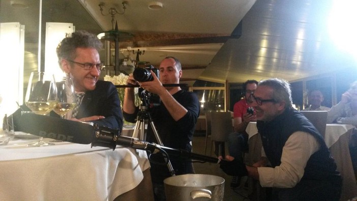 Anche il ristorante dell'Hotel Le Rocce del Capo set del film benefico "...come una rosa nell'armadio": scopri come raccogliere i fondi per l'educazione dei ragazzi della parrocchia di San Siro Anche il ristorante dell'Hotel Le Rocce del Capo set del film benefico "...come una rosa nell'armadio": scopri come raccogliere i fondi per l'educazione dei ragazzi della parrocchia di San Siro