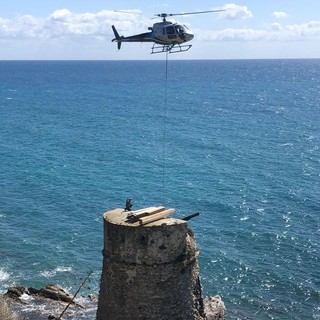 Imperia: partito lo spettacolare restauro in quota della torre di Prarola, Scajola: "Una storia a lieto fine" (foto e video) Imperia: partito lo spettacolare restauro in quota della torre di Prarola, Scajola: "Una storia a lieto fine" (foto e video)