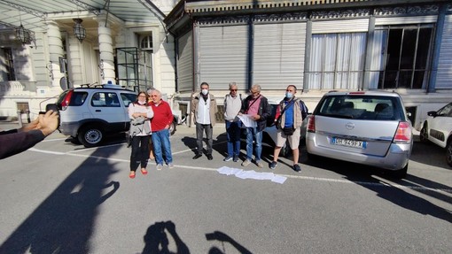 Sanremo: una raccolta firme per 'Casa Serena', le associazioni "Ci auguriamo che il Comune rimedi e si proceda a una gestione pubblica" (Foto) Sanremo: una raccolta firme per 'Casa Serena', le associazioni "Ci auguriamo che il Comune rimedi e si proceda a una gestione pubblica" (Foto)
