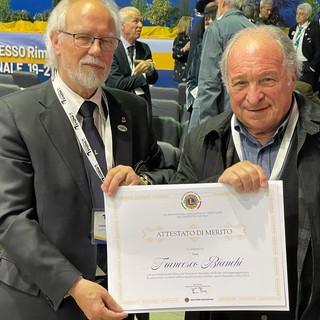 Pecchinino e Bianchi riconfermati membri del team nazionale della Comunicazione esterna dei Lions italiani Pecchinino e Bianchi riconfermati membri del team nazionale della Comunicazione esterna dei Lions italiani