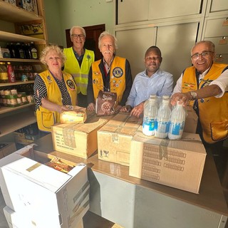 Raccolta alimentare del Lions Club Sanremo Host: 22 colli di prodotti alimentari donati alle parrocchie di Sanremo