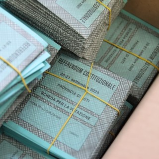 Sanremo, manifesti del SÌ strappati tra via Francia e via Pietro Agosti: dura condanna di Futuro Nazionale