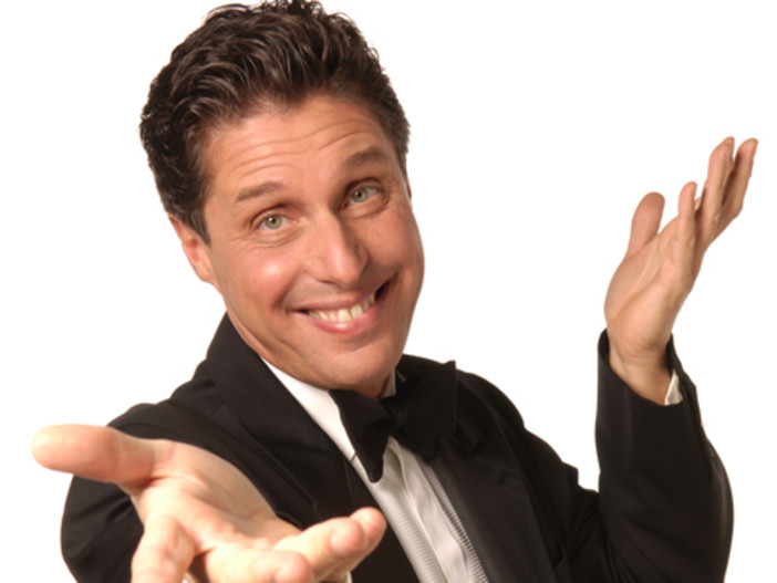 La comicità d’autore con Raul Cremona sul Roof Garden del Casinò di Sanremo