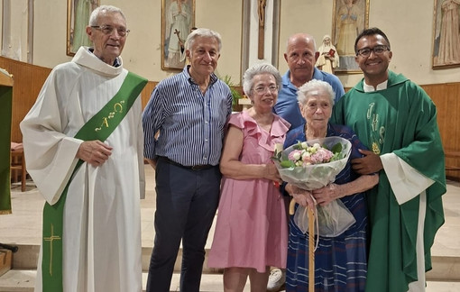 Taggia festeggia i 100 anni di Rita Terraneo: Messa a Levà per la centenaria, omaggio floreale dal vicesindaco e auguri del sindaco Taggia festeggia i 100 anni di Rita Terraneo: Messa a Levà per la centenaria, omaggio floreale dal vicesindaco e auguri del sindaco